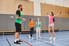 压力来了！阿森纳1-2遭绝杀优势只剩2分，双中卫缺席问题太大