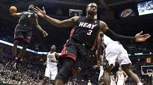 杜兰特三节28+8刷爆纪录：里程碑之夜击溃太阳 激情握拳怒吼庆祝